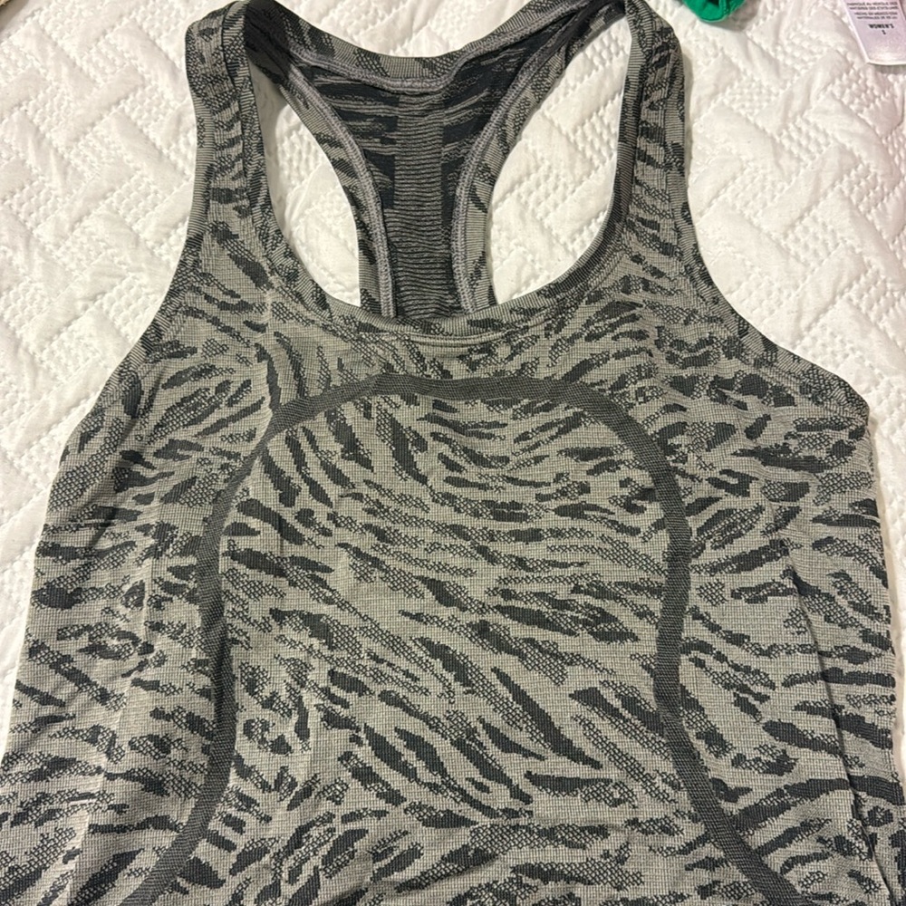 Lululemon, Size 4. Swiftly tech in race length